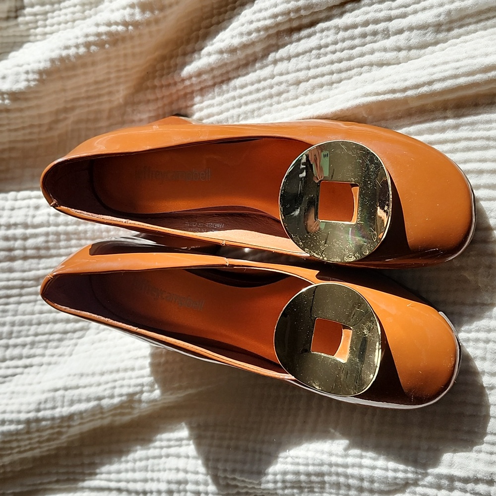 Jeffrey Campbell Tan Heels with Gold Detail - Picture 2 of 2